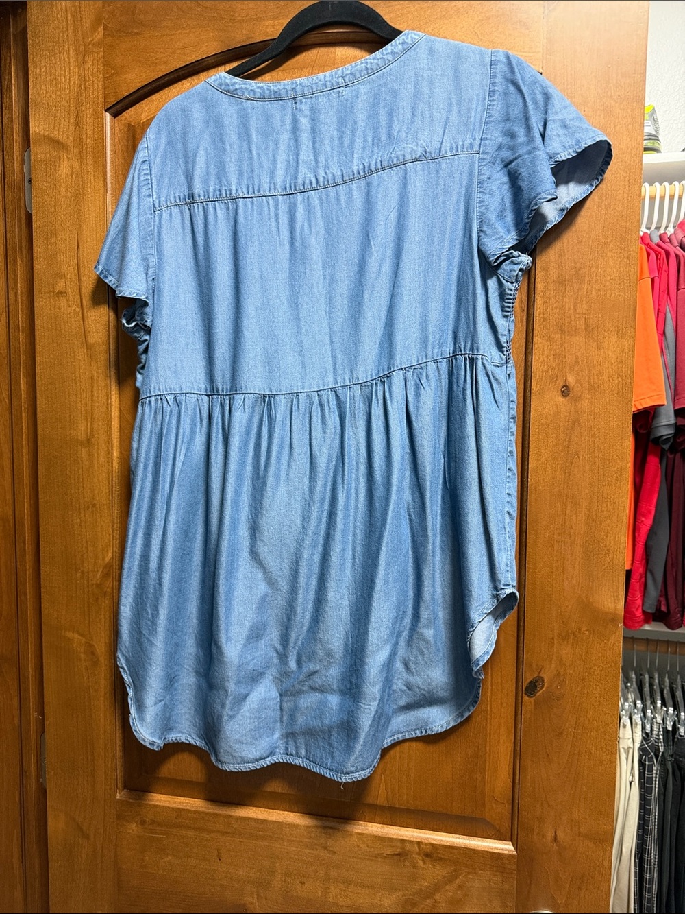 Women's Knox Rose Chambray Denim Smocked & Button Front Shirt Large SUPER SOFT! - Picture 3 of 3